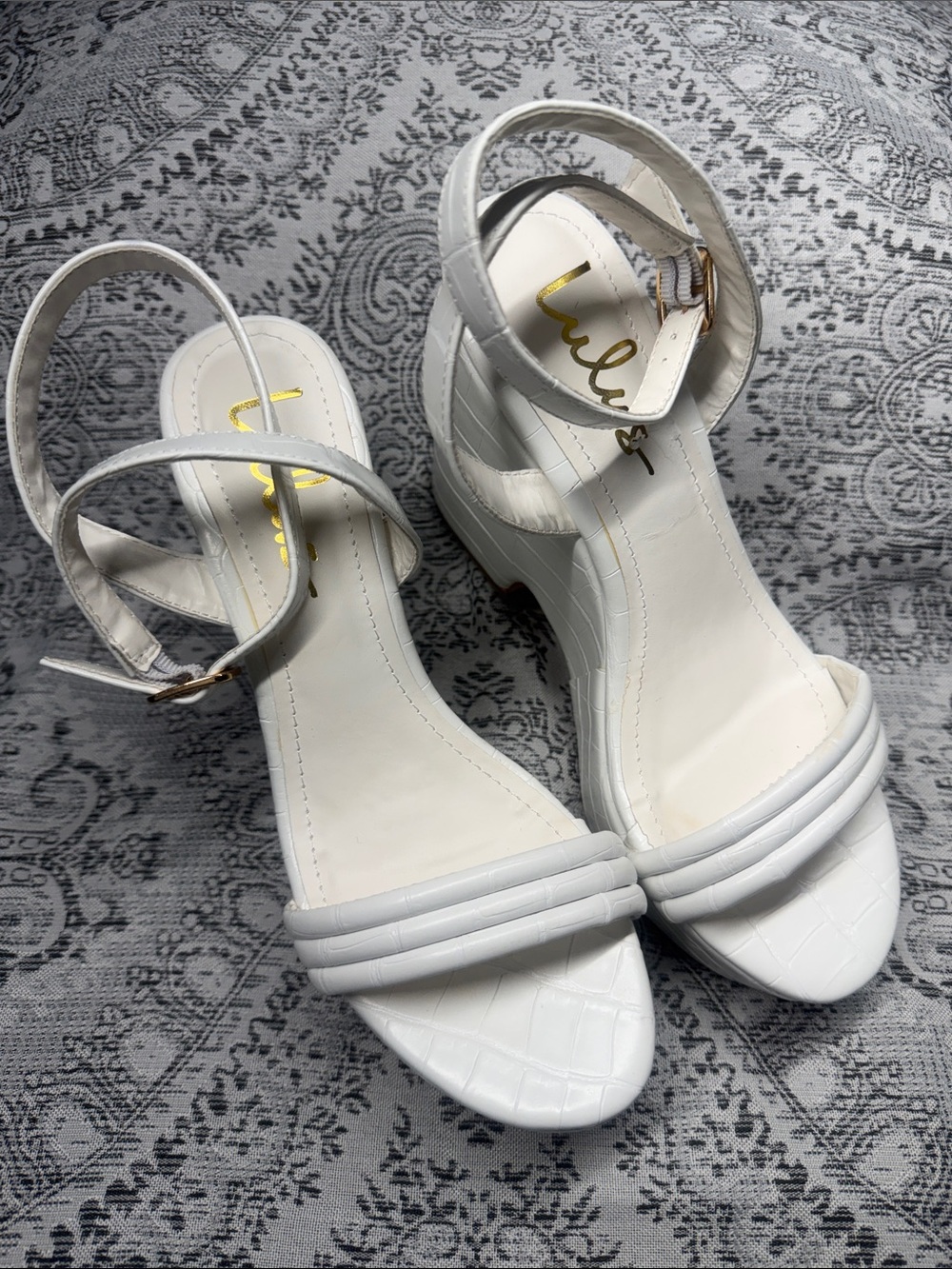 Lulu's White Croc-Embossed Ankle-Strap Platform Heels. size 7